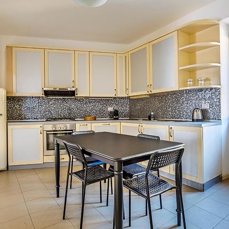 Elegant 2 Bedrooms Apartments Near Duomo Milano Ngoại thất bức ảnh