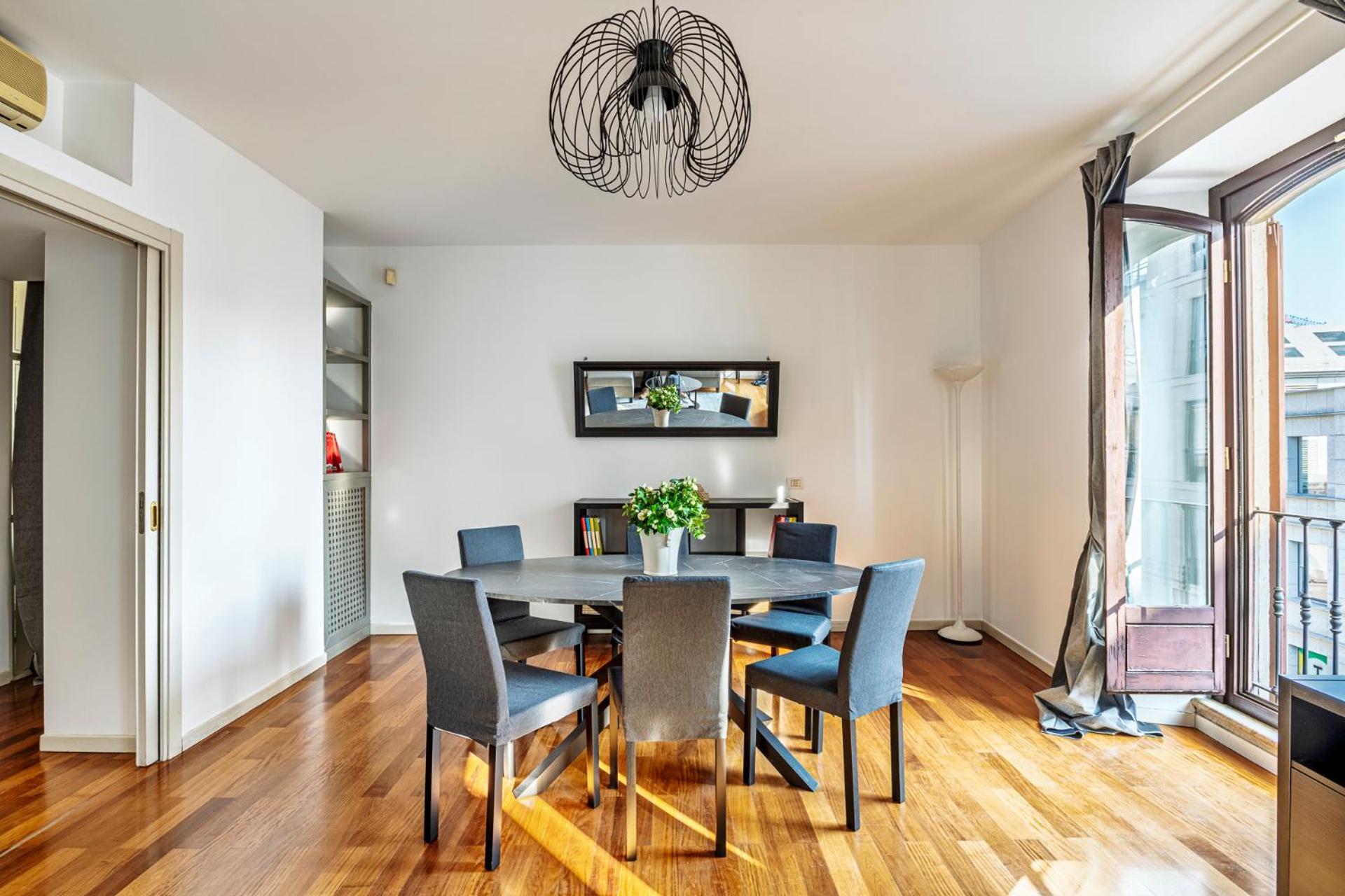 Elegant 2 Bedrooms Apartments Near Duomo Milano Ngoại thất bức ảnh