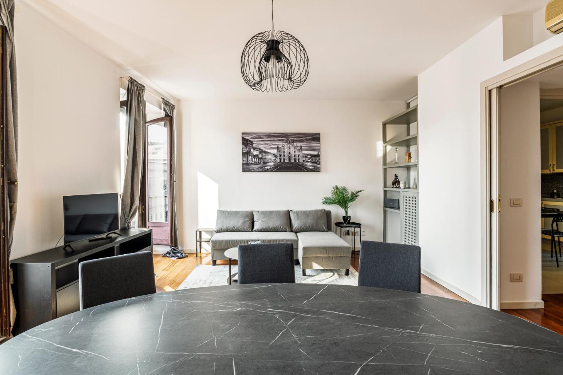 Elegant 2 Bedrooms Apartments Near Duomo Milano Ngoại thất bức ảnh