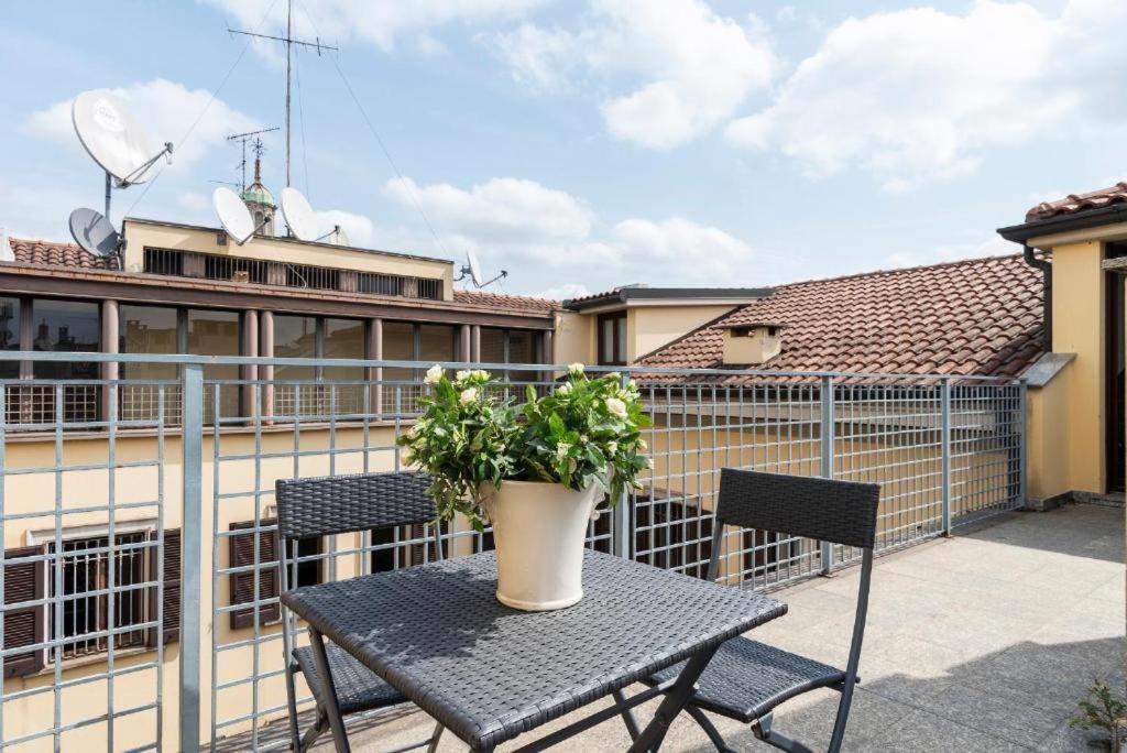 Elegant 2 Bedrooms Apartments Near Duomo Milano Ngoại thất bức ảnh